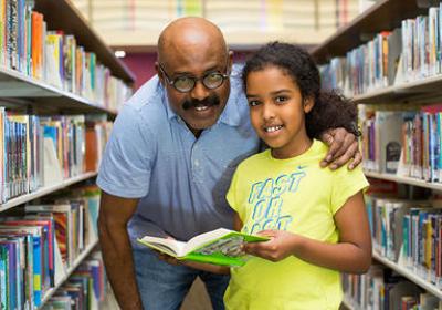 Family browsing the library shelves