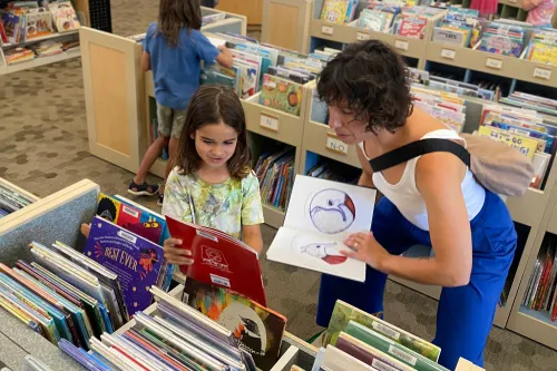 mom and child reading
